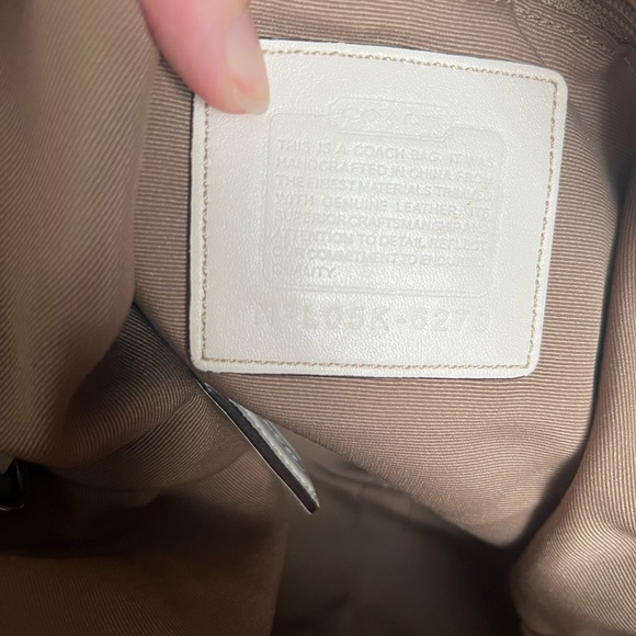Coach white fabric shoulder bag - Picture 8 of 10